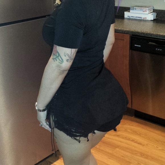 Black Tunic Long Side Slits Graphic Top - Picture 12 of 13